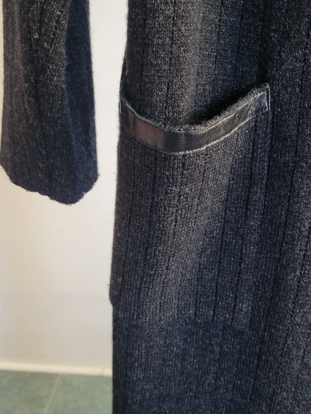 CLEARANCE - Magic Black Tweed Sweater Coat w/ Leather Trim Collar (Size XL) - Picture 10 of 15